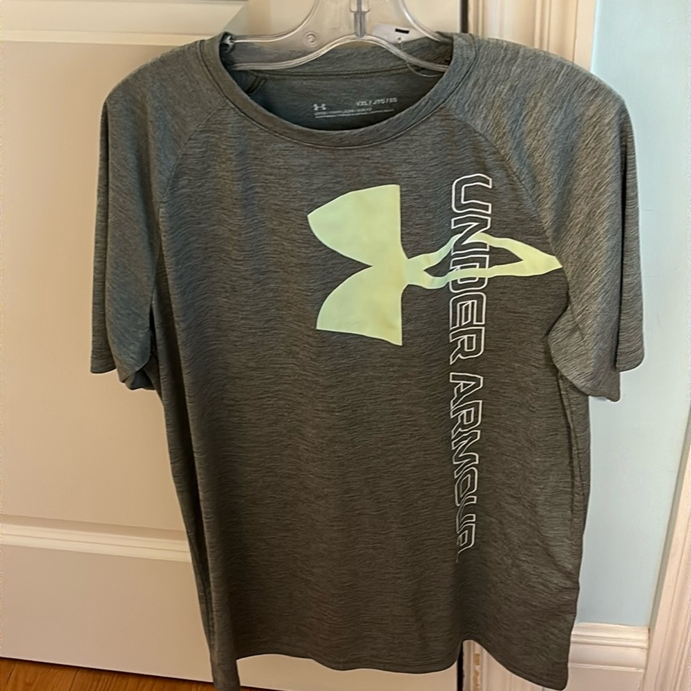 Under Armour boys T-shirt size xl